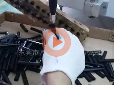 半自動灌膠機(jī)案例視頻:定量注