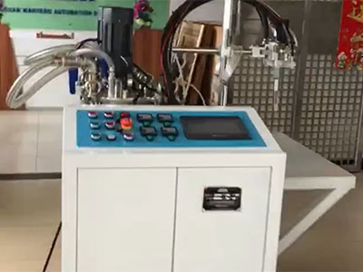 側(cè)邊自帶工作臺面的半自動(dòng)灌